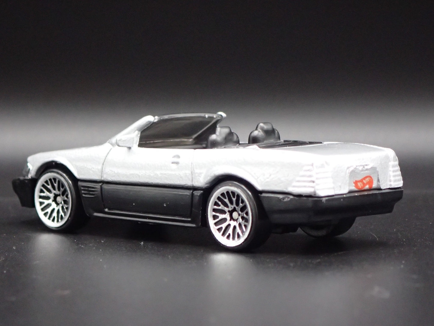 1998-2001 MERCEDES-BENZ 500 SL CONVERTIBLE 1:64 SCALE DIORAMA DIECAST MODEL CAR