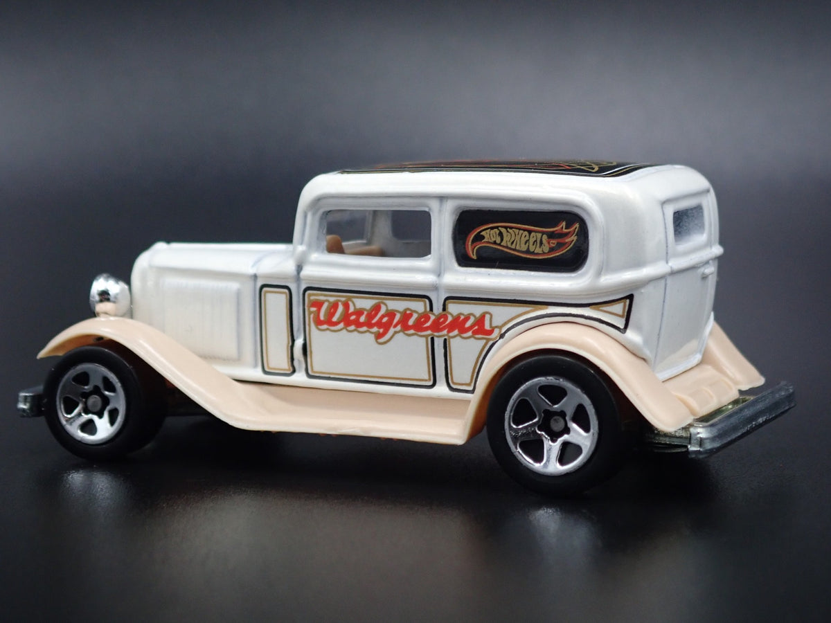 1932 32 FORD SEDAN DELIVERY WALGREENS RARE 1:64 SCALE DIORAMA DIECAST MODEL CAR-Burning Rubber Toy Company