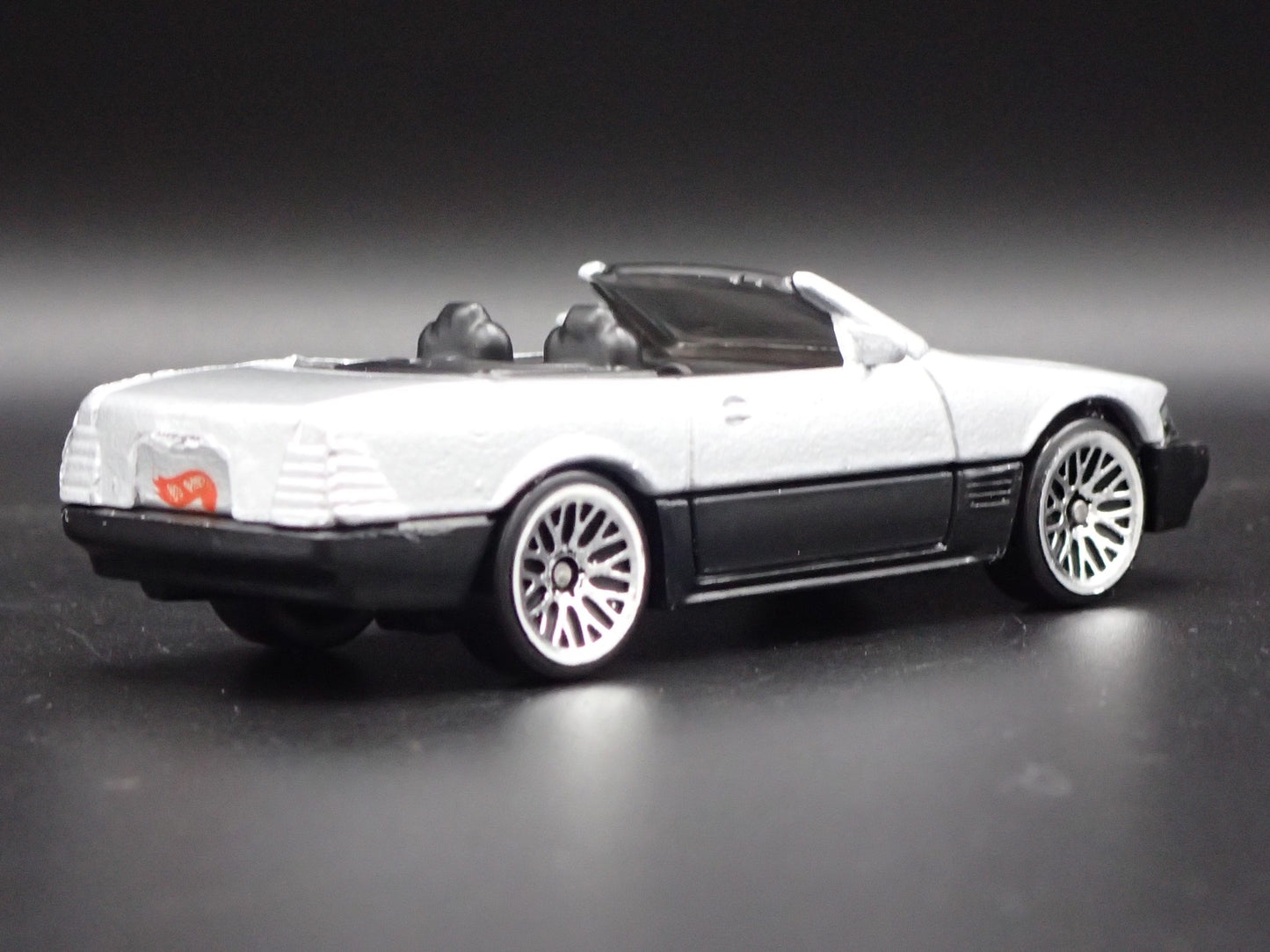 1998-2001 MERCEDES-BENZ 500 SL CONVERTIBLE 1:64 SCALE DIORAMA DIECAST MODEL CAR