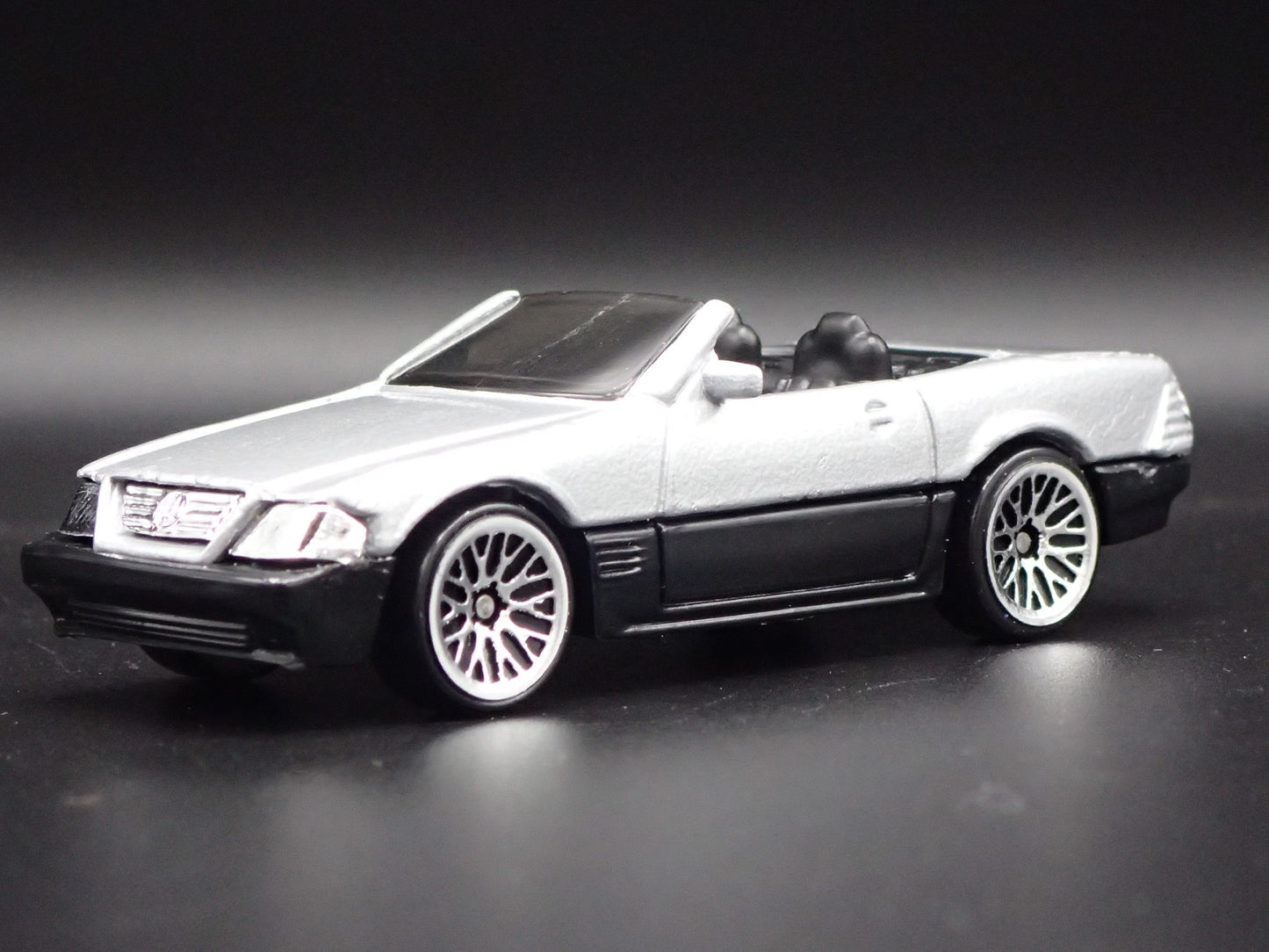 1998-2001 MERCEDES-BENZ 500 SL CONVERTIBLE 1:64 SCALE DIORAMA DIECAST MODEL CAR