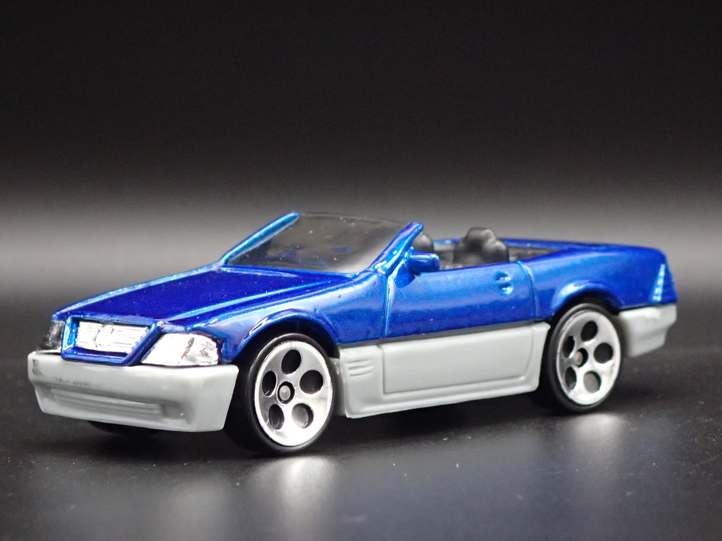 1988-2001 MERCEDES-BENZ 500 SL CONVERTIBLE 1:64 SCALE DIORAMA DIECAST MODEL CAR