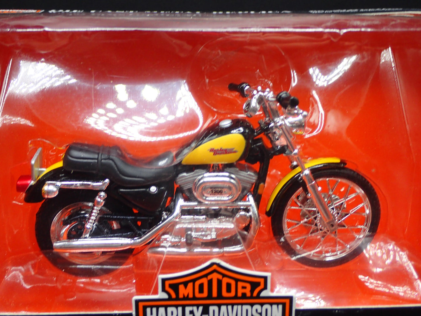 2000 XL 1200C SPORTSTER 1200 HARLEY DAVIDSON MOTORCYCLE 1:18 SCALE DIECAST MODEL
