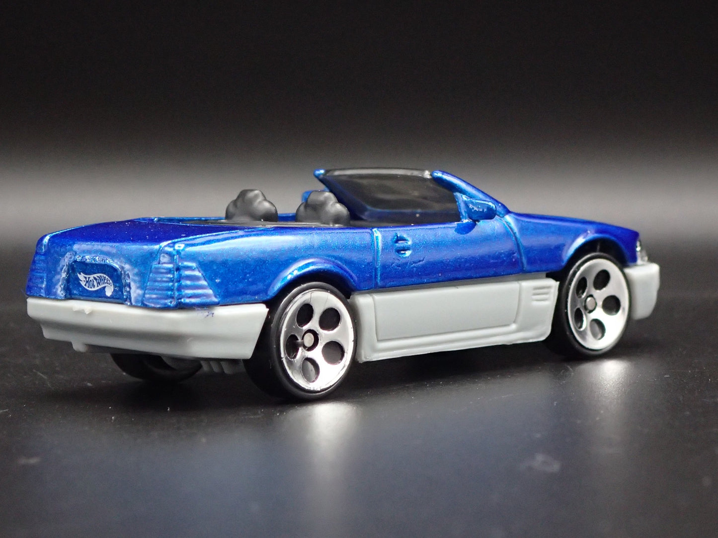 1988-2001 MERCEDES-BENZ 500 SL CONVERTIBLE 1:64 SCALE DIORAMA DIECAST MODEL CAR