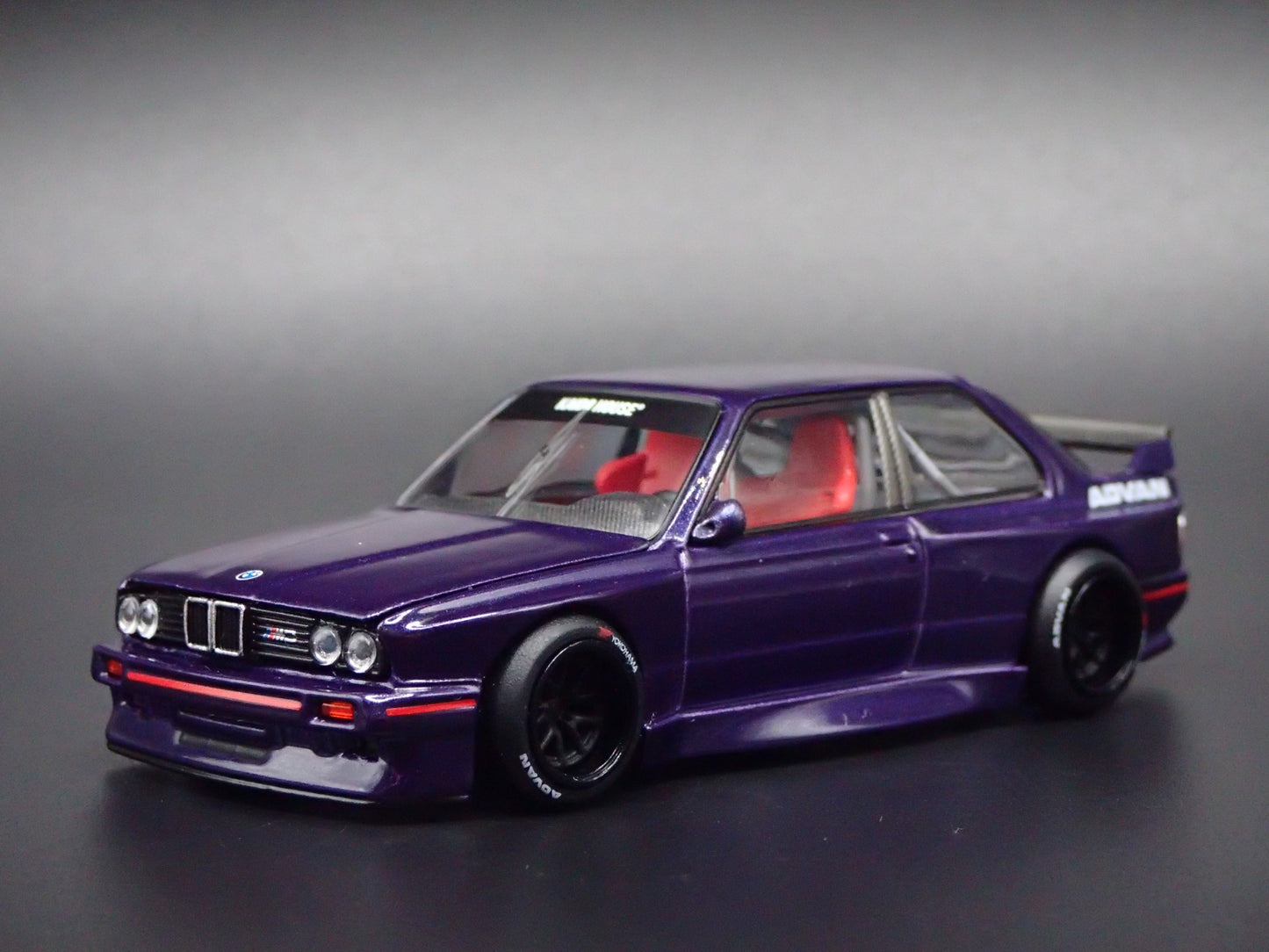 1986-1991 BMW M3 E30 KAIDO GT V2 KHMG2 BLUE 1:64 SCALE DIORAMA DIECAST MODEL CAR