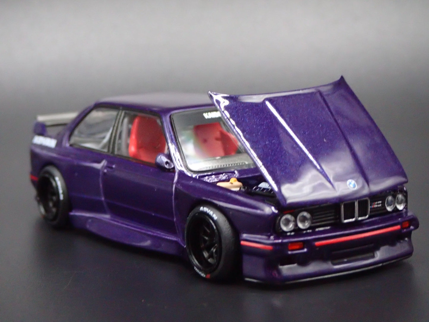 1986-1991 BMW M3 E30 KAIDO GT V2 KHMG2 BLUE 1:64 SCALE DIORAMA DIECAST MODEL CAR