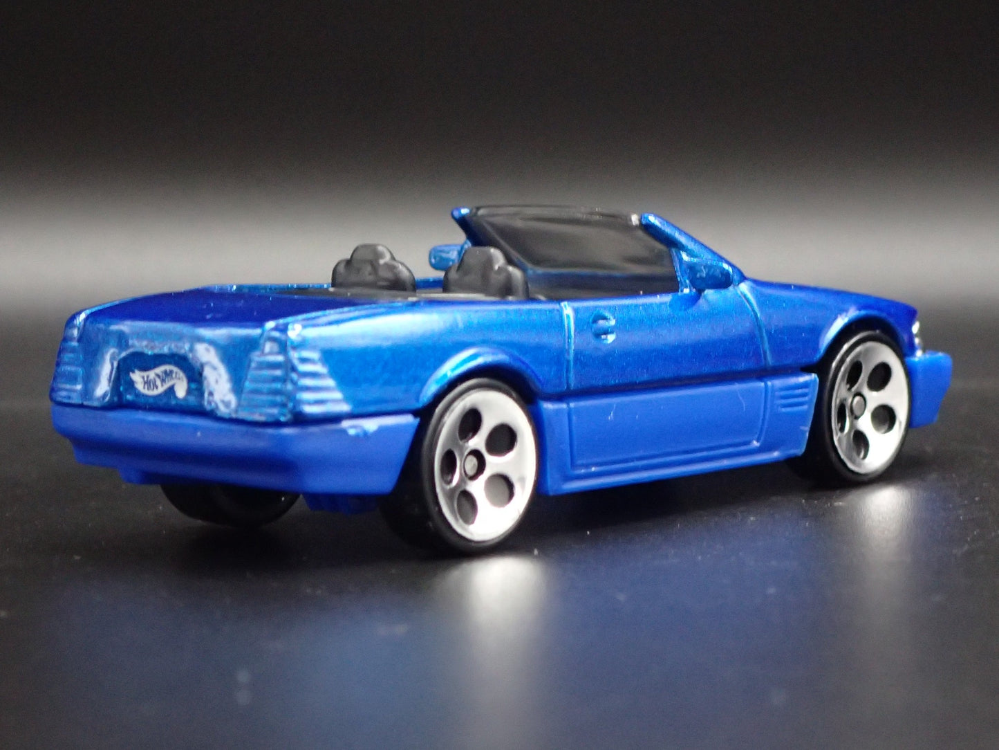 1988-2001 MERCEDES-BENZ 500 SL CONVERTIBLE 1:64 SCALE DIORAMA DIECAST MODEL CAR