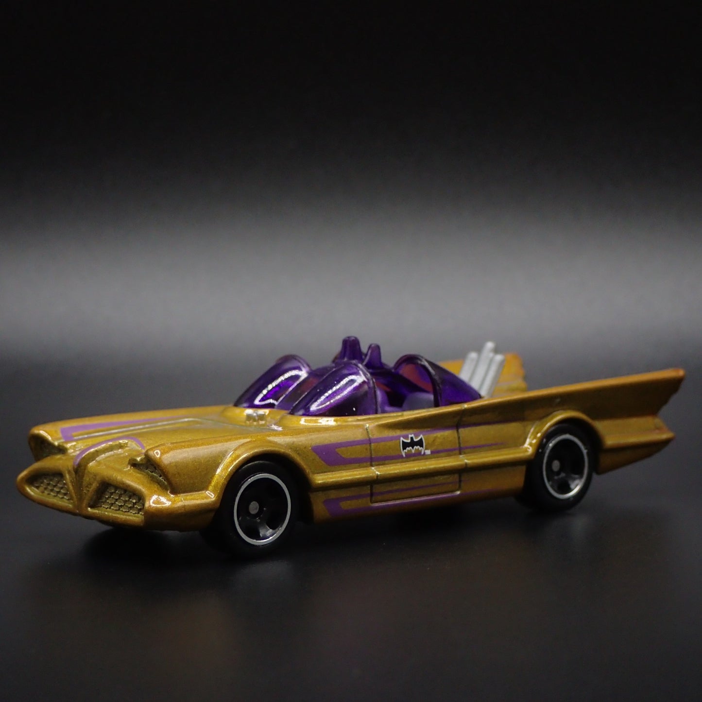 1966 66 BATMAN BATMOBILE ADAM WEST TV 1/64 SCALE COLLECTIBLE DIECAST MODEL CAR