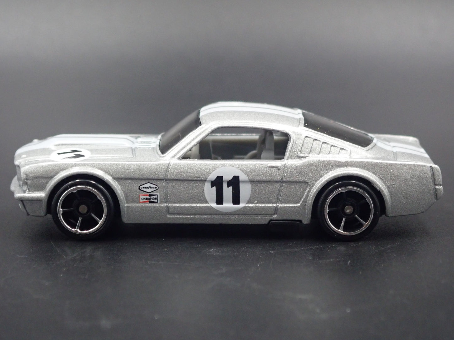 1965 65 FORD MUSTANG FASTBACK 2+2 RARE 1:64 SCALE DIORAMA DIECAST MODEL CAR