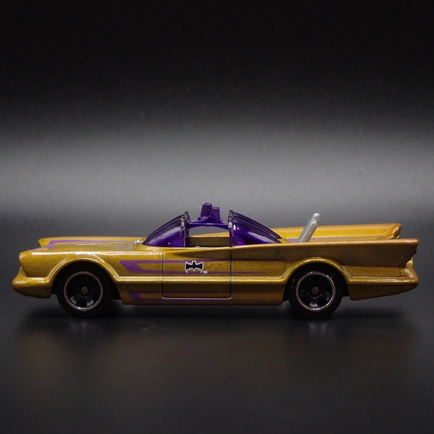 1966 66 BATMAN BATMOBILE ADAM WEST TV 1/64 SCALE COLLECTIBLE DIECAST MODEL CAR