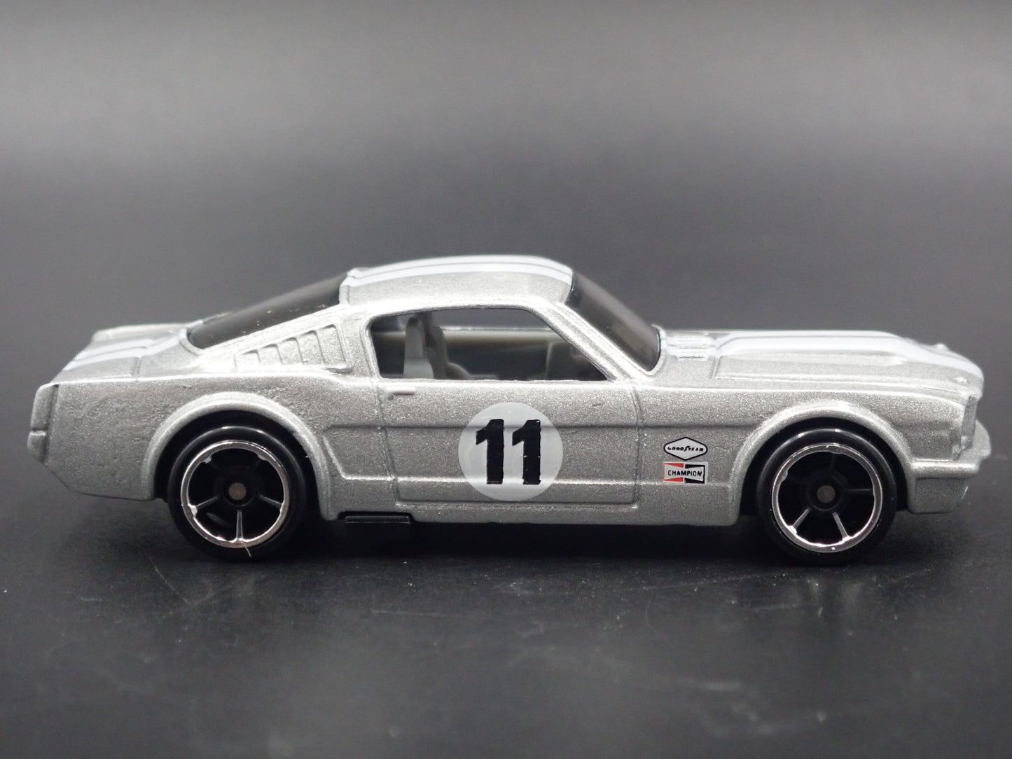 1965 65 FORD MUSTANG FASTBACK 2+2 RARE 1:64 SCALE DIORAMA DIECAST MODEL CAR