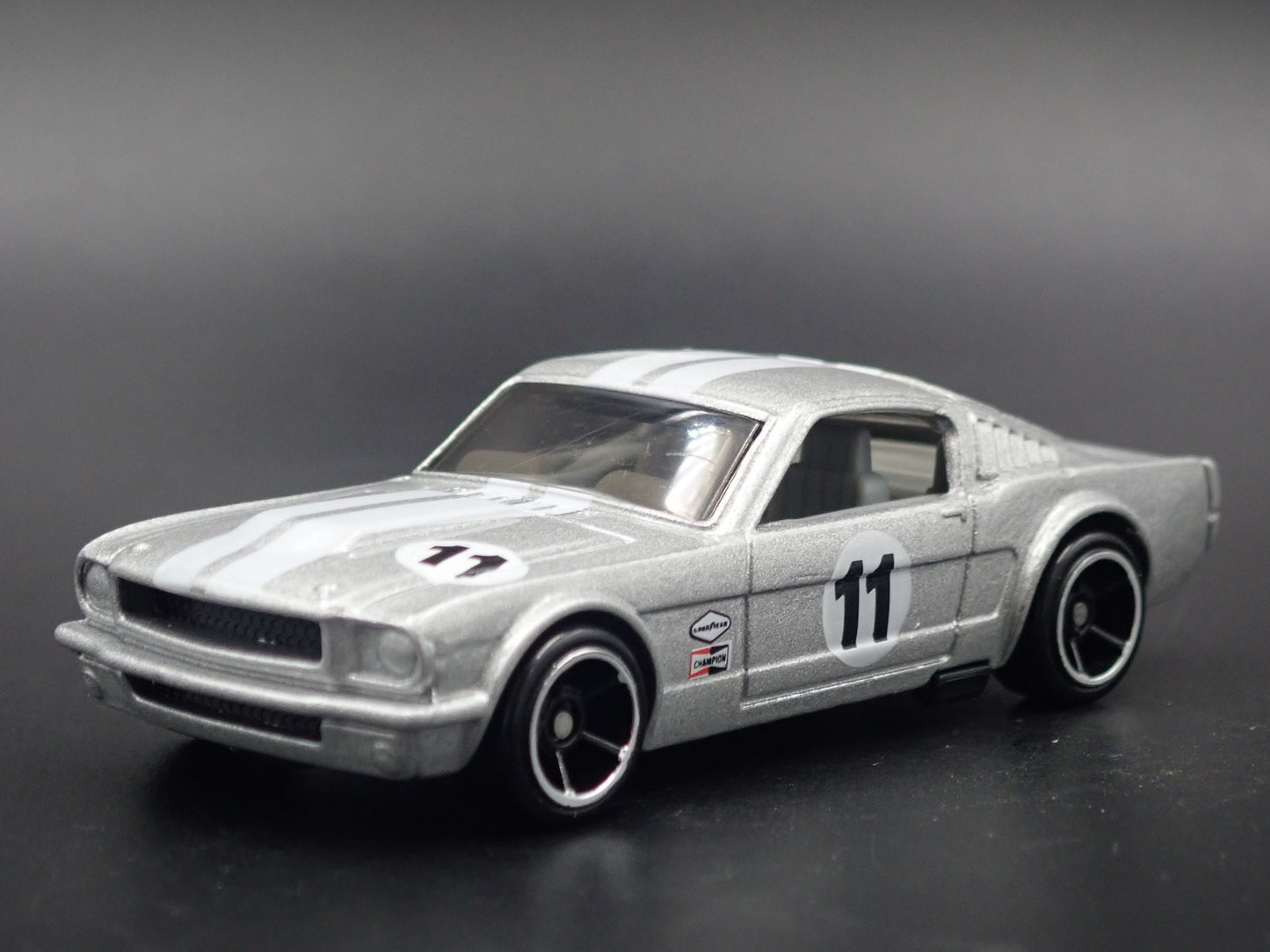 1965 65 FORD MUSTANG FASTBACK 2+2 RARE 1:64 SCALE DIORAMA DIECAST MODEL CAR
