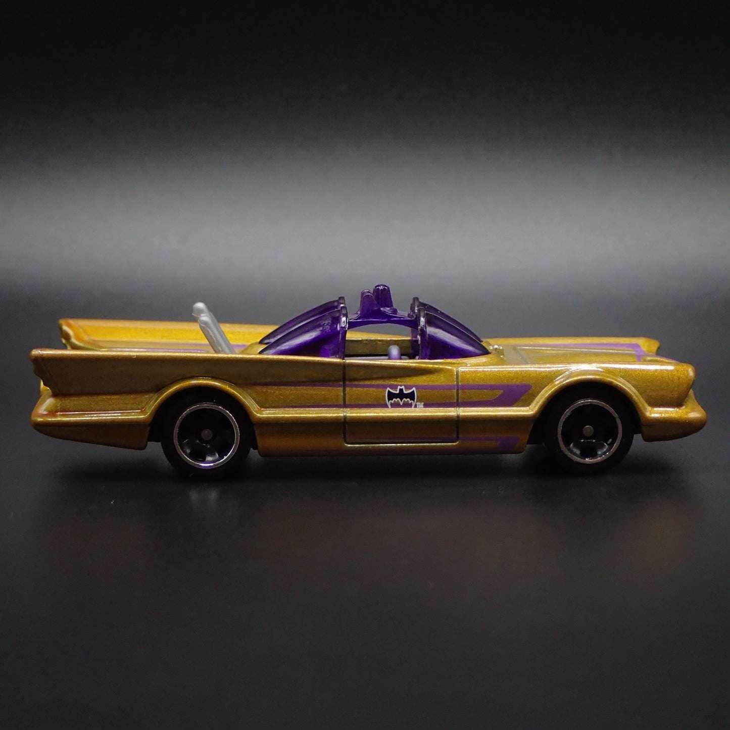 1966 66 BATMAN BATMOBILE ADAM WEST TV 1/64 SCALE COLLECTIBLE DIECAST MODEL CAR