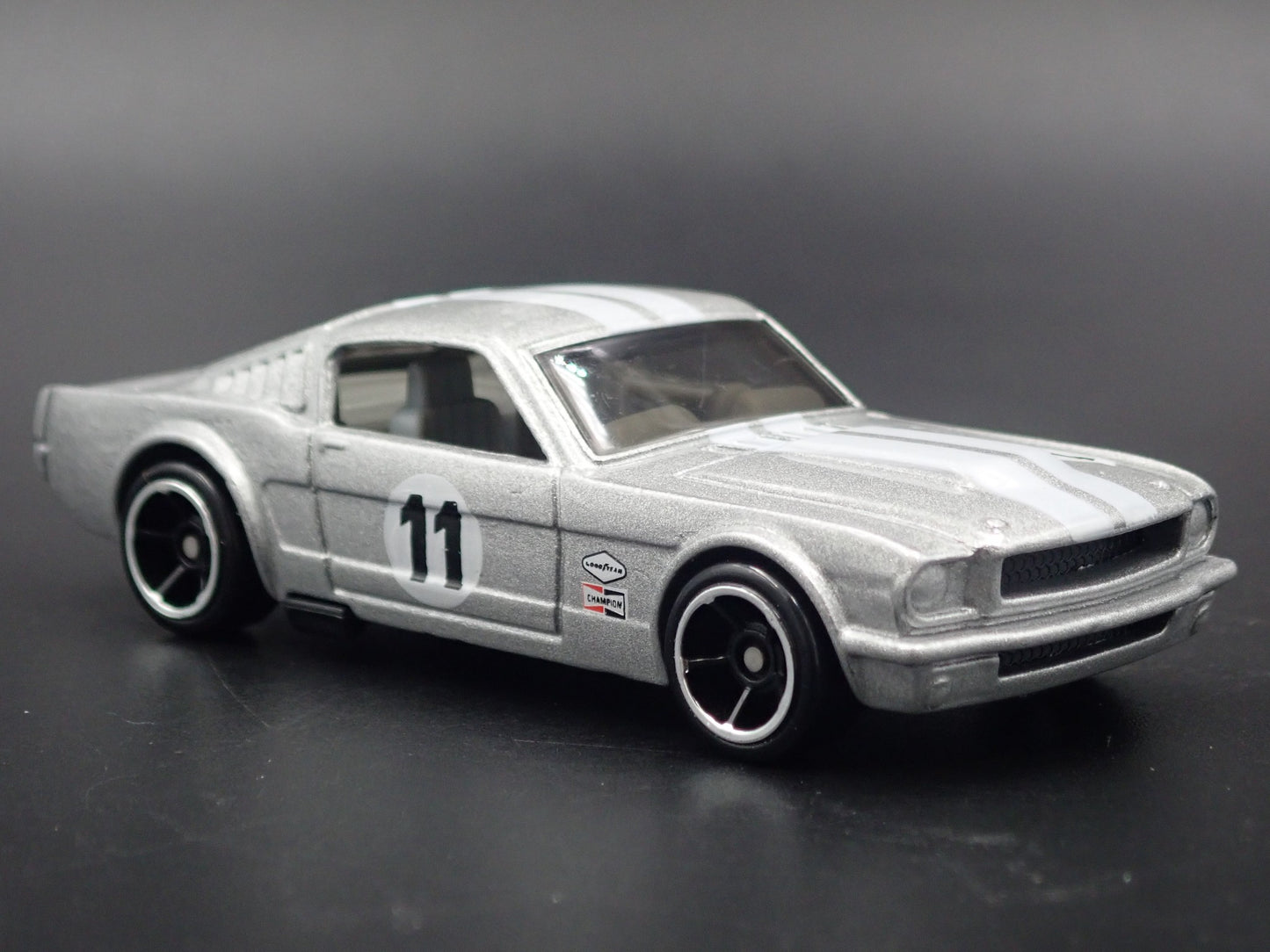 1965 65 FORD MUSTANG FASTBACK 2+2 RARE 1:64 SCALE DIORAMA DIECAST MODEL CAR