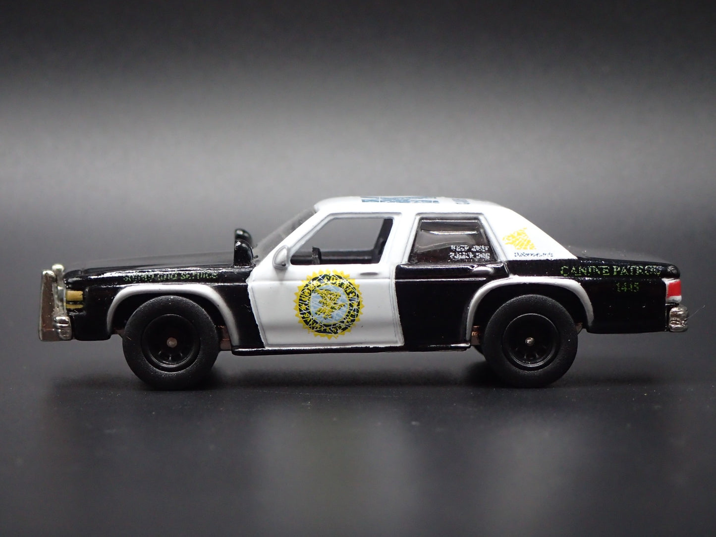 1990 90 FORD LTD CROWN VICTORIA BLUES BROTHERS 2000 1/64 SCALE DIECAST MODEL CAR