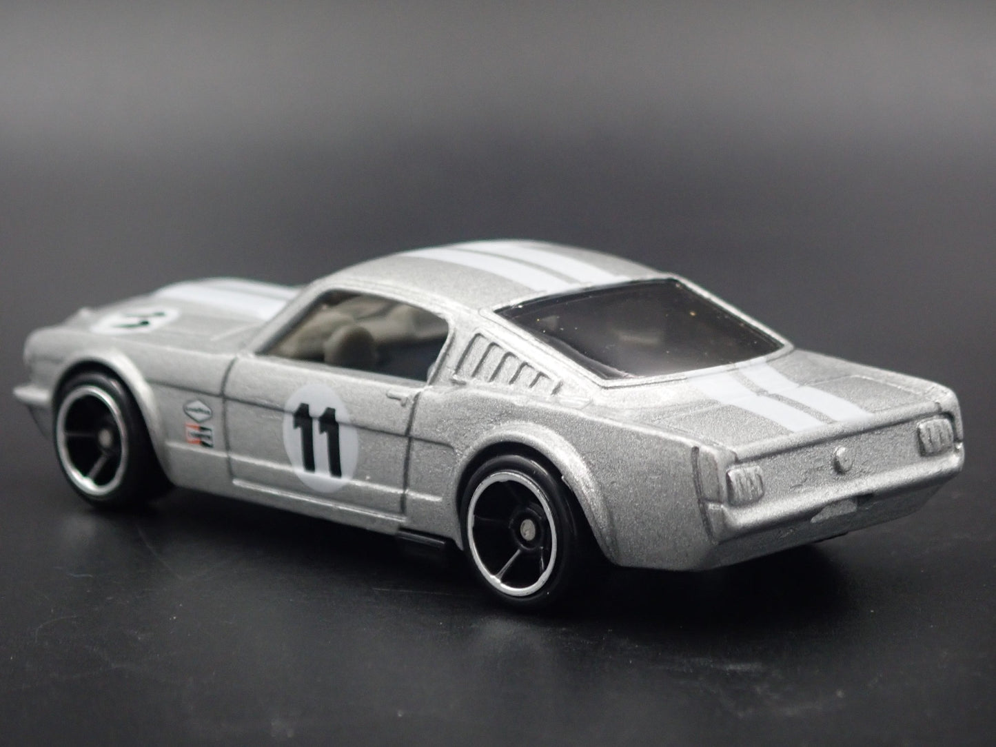 1965 65 FORD MUSTANG FASTBACK 2+2 RARE 1:64 SCALE DIORAMA DIECAST MODEL CAR