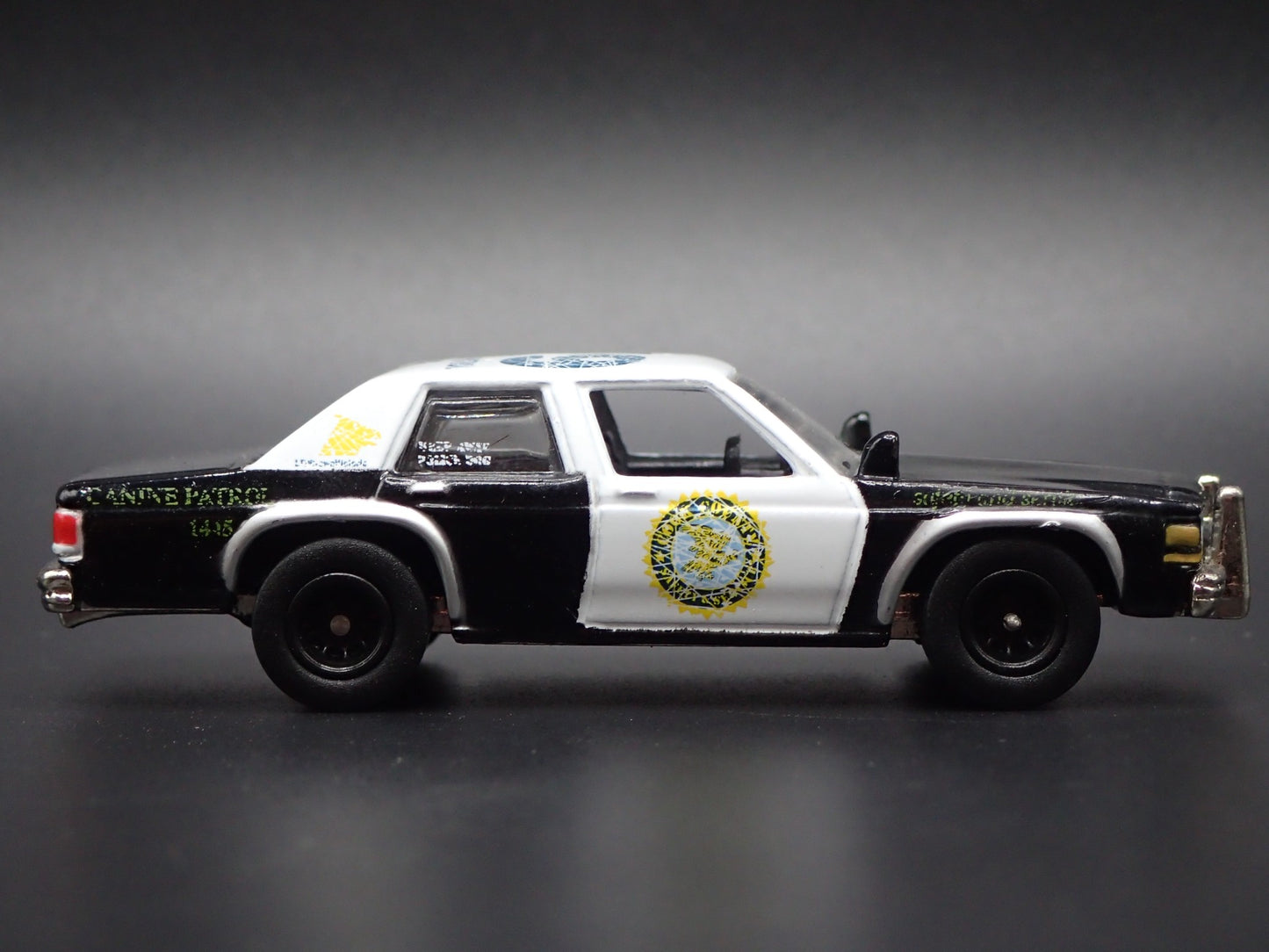 1990 90 FORD LTD CROWN VICTORIA BLUES BROTHERS 2000 1/64 SCALE DIECAST MODEL CAR