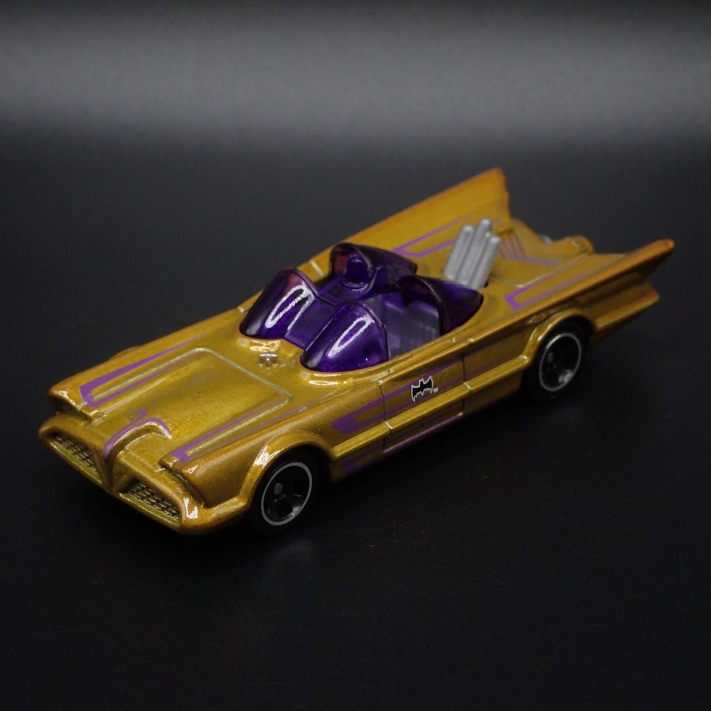 1966 66 BATMAN BATMOBILE ADAM WEST TV 1/64 SCALE COLLECTIBLE DIECAST MODEL CAR