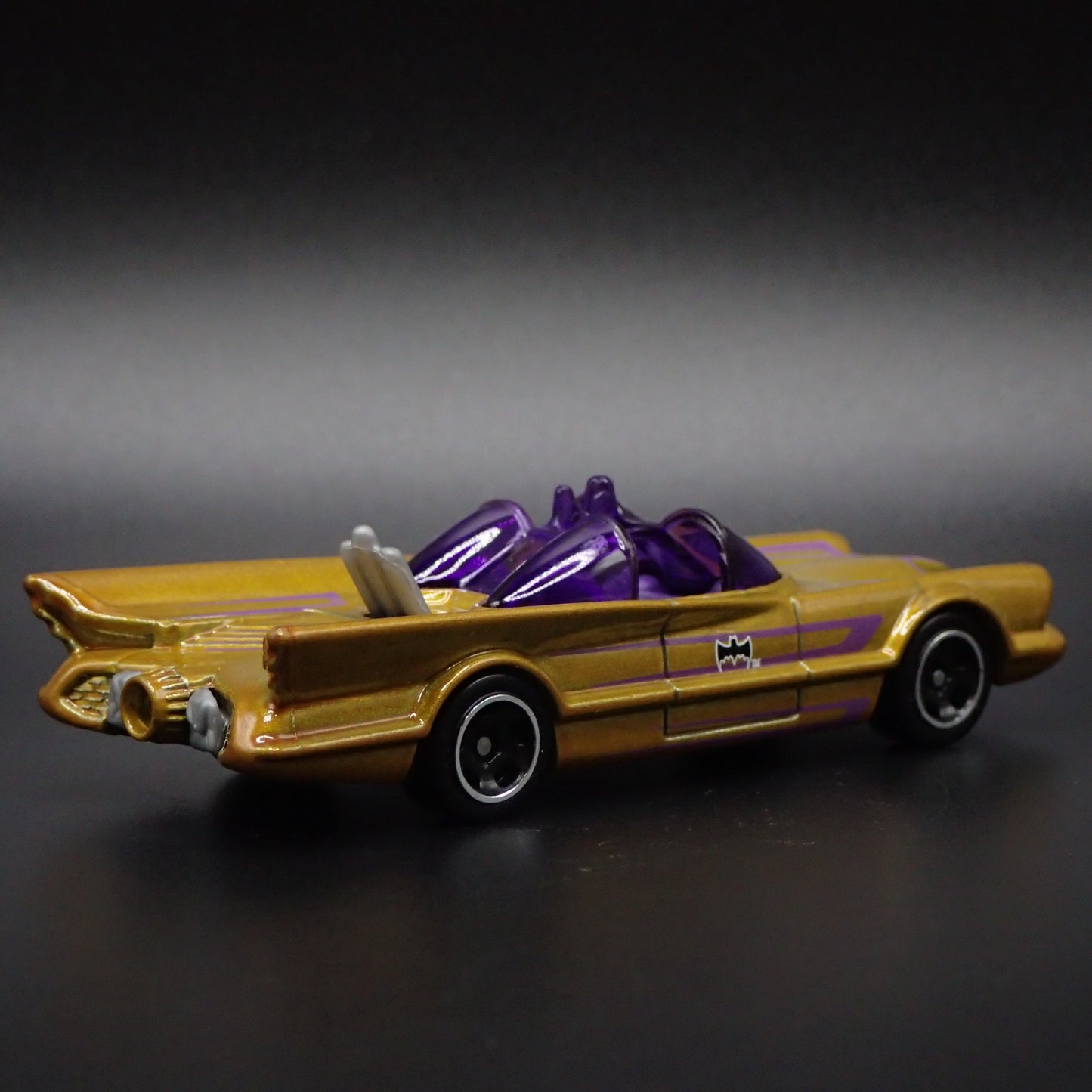 1966 66 BATMAN BATMOBILE ADAM WEST TV 1/64 SCALE COLLECTIBLE DIECAST MODEL CAR