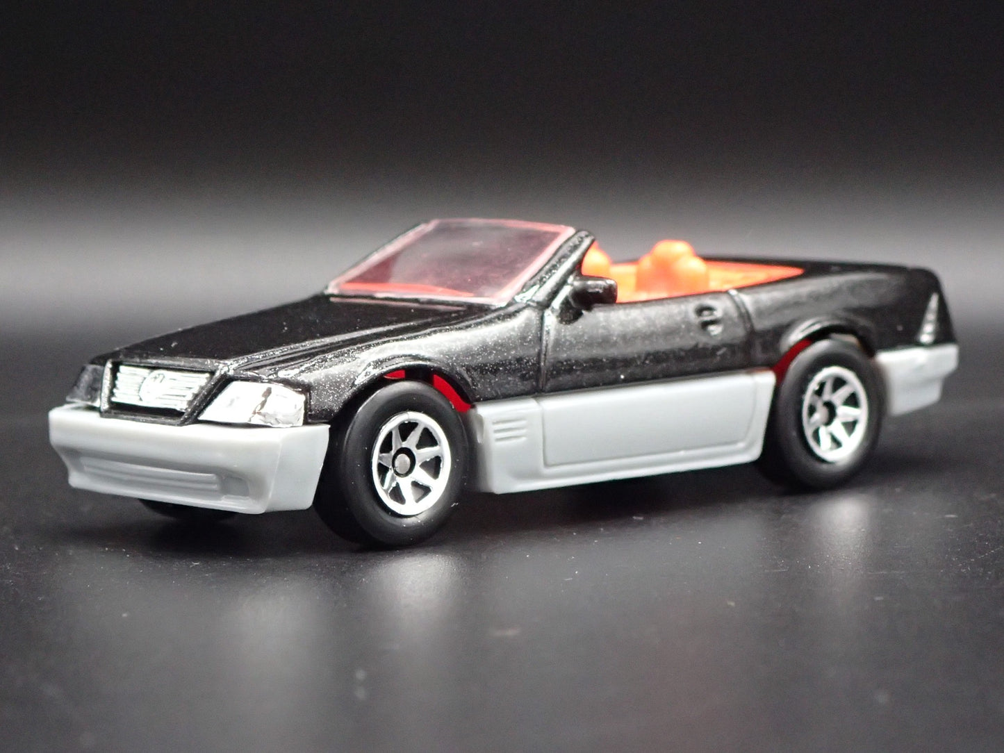 1988-2001 MERCEDES-BENZ 500 SL CONVERTIBLE 1:64 SCALE DIORAMA DIECAST MODEL CAR