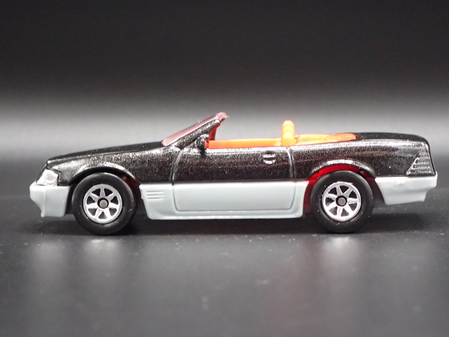 1988-2001 MERCEDES-BENZ 500 SL CONVERTIBLE 1:64 SCALE DIORAMA DIECAST MODEL CAR
