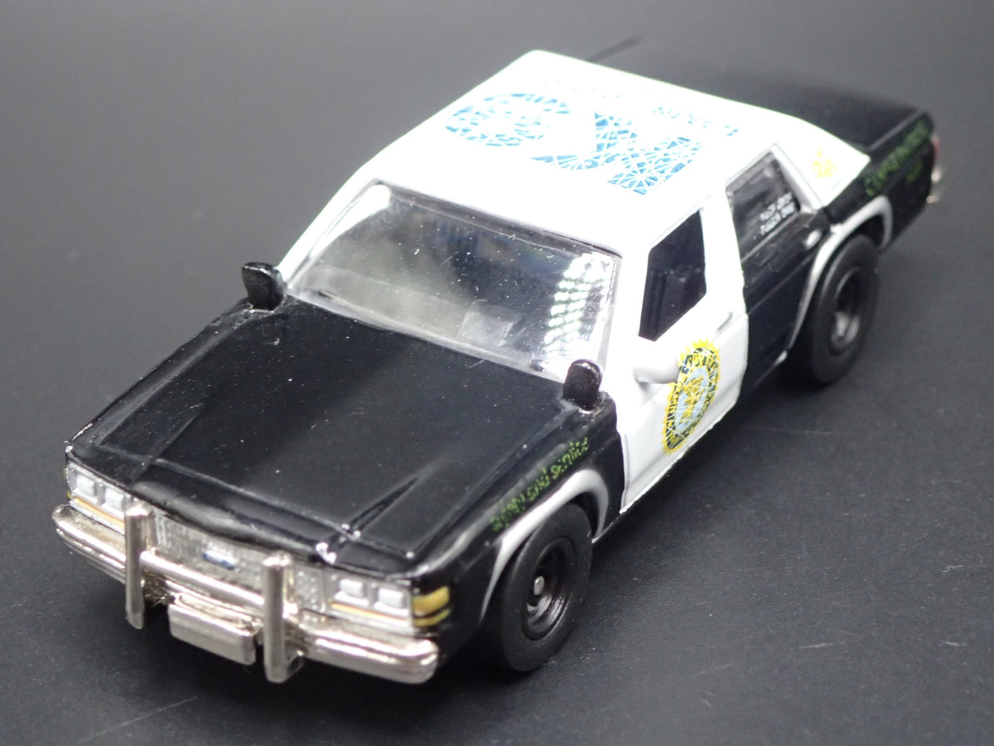 1990 90 FORD LTD CROWN VICTORIA BLUES BROTHERS 2000 1/64 SCALE DIECAST MODEL CAR