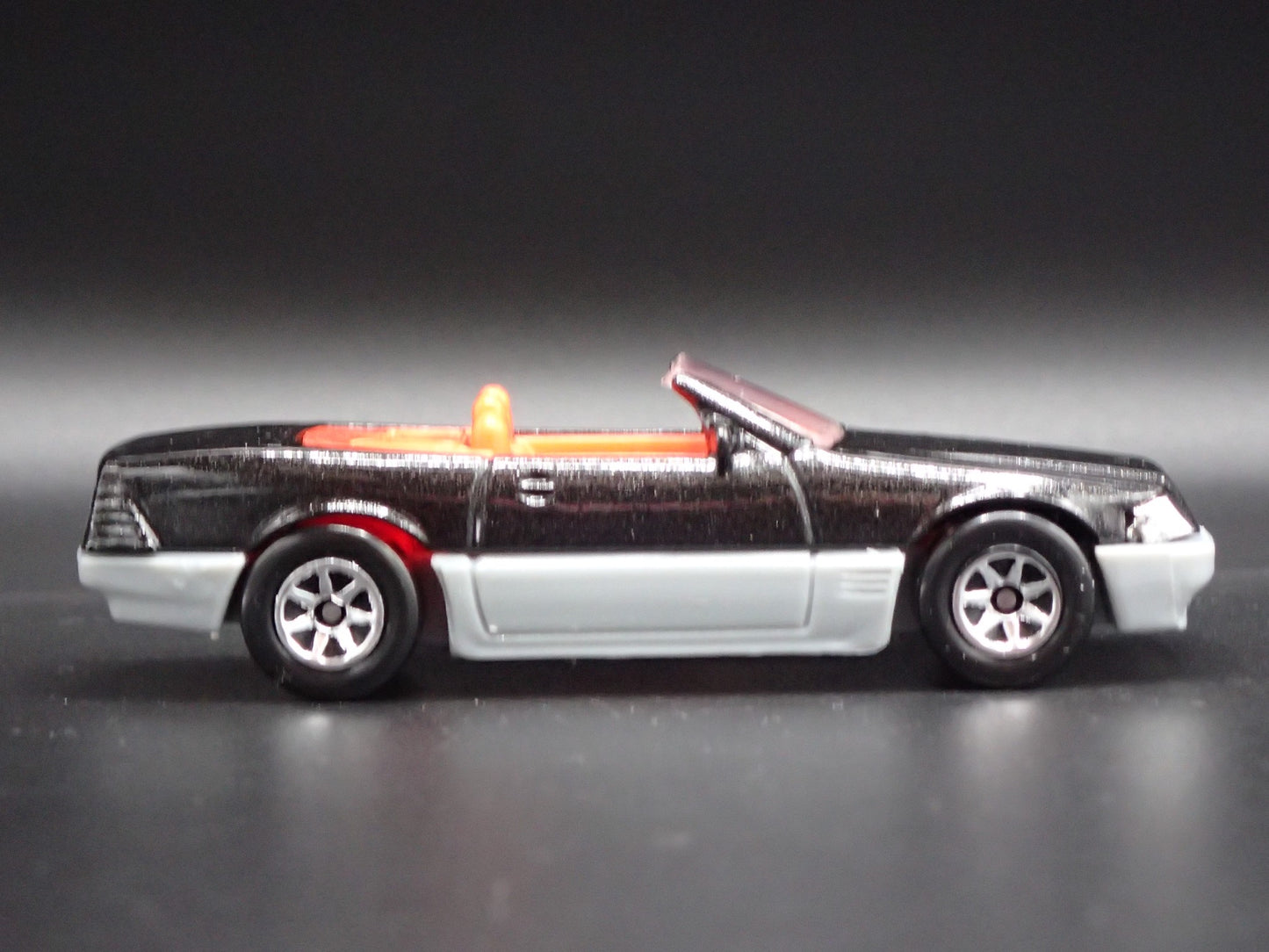 1988-2001 MERCEDES-BENZ 500 SL CONVERTIBLE 1:64 SCALE DIORAMA DIECAST MODEL CAR