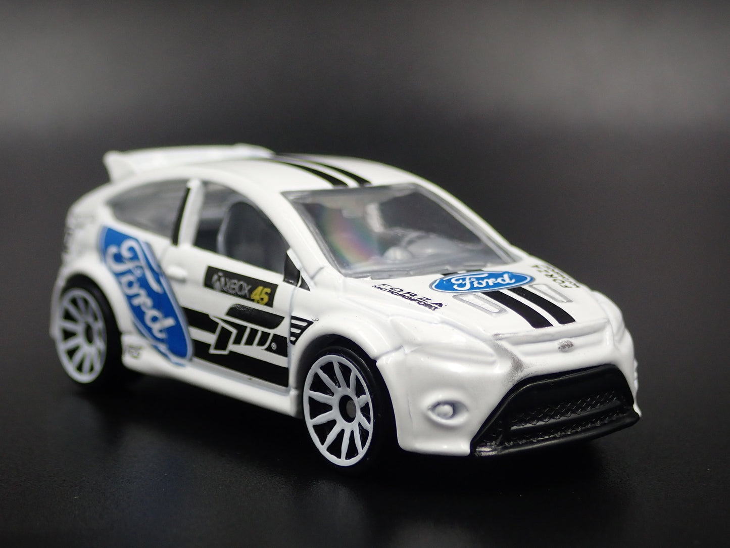 2011-2018 FORD FOCUS RS WHITE 1:64 SCALE COLLECTIBLE DIORAMA DIECAST MODEL CAR
