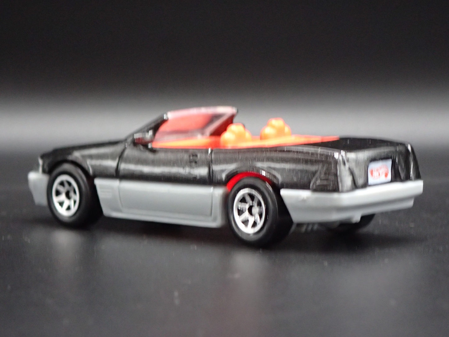 1988-2001 MERCEDES-BENZ 500 SL CONVERTIBLE 1:64 SCALE DIORAMA DIECAST MODEL CAR