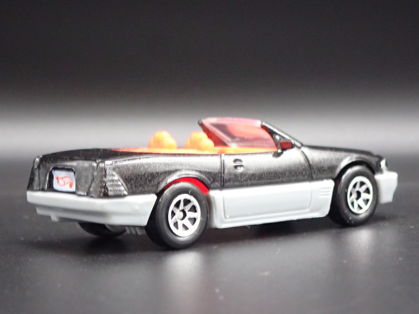1988-2001 MERCEDES-BENZ 500 SL CONVERTIBLE 1:64 SCALE DIORAMA DIECAST MODEL CAR