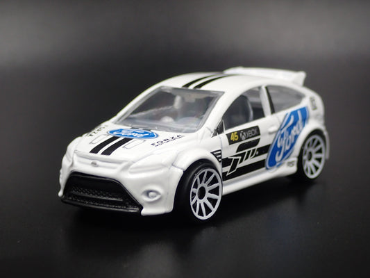 2011-2018 FORD FOCUS RS WHITE 1:64 SCALE COLLECTIBLE DIORAMA DIECAST MODEL CAR
