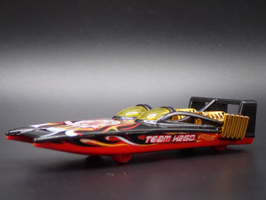 SPEED BOAT RACING BLACK 1:64 HW SCALE COLLECTIBLE DIORAMA DIECAST MODEL CAR