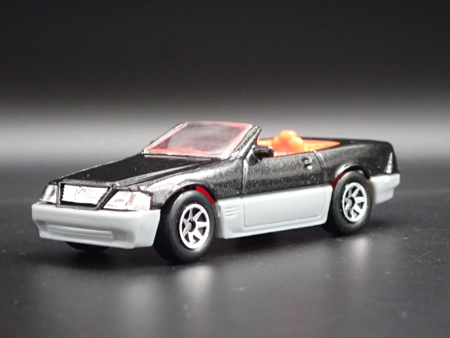 1988-2001 MERCEDES-BENZ 500 SL CONVERTIBLE 1:64 SCALE DIORAMA DIECAST MODEL CAR