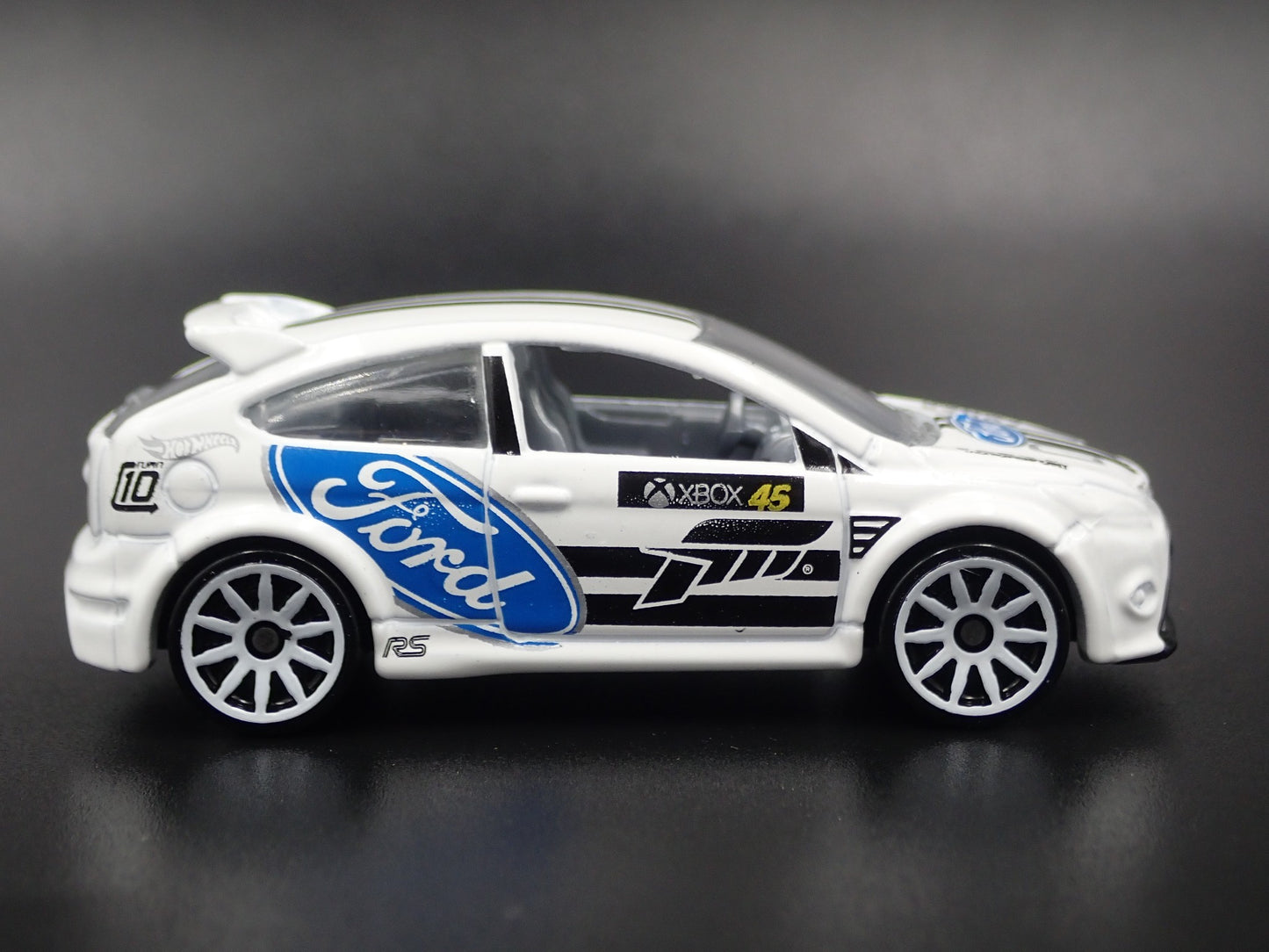 2011-2018 FORD FOCUS RS WHITE 1:64 SCALE COLLECTIBLE DIORAMA DIECAST MODEL CAR