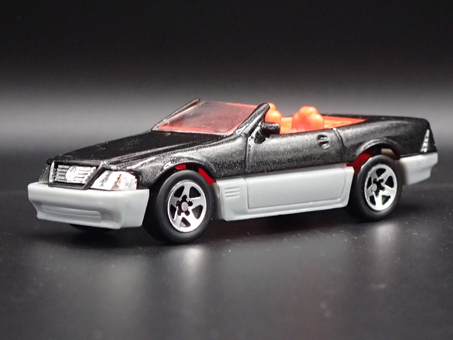 1988-2001 MERCEDES-BENZ 500 SL CONVERTIBLE 1:64 SCALE DIORAMA DIECAST MODEL CAR