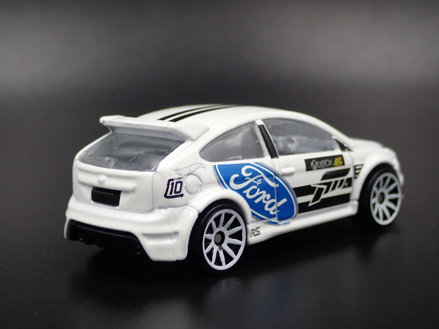 2011-2018 FORD FOCUS RS WHITE 1:64 SCALE COLLECTIBLE DIORAMA DIECAST MODEL CAR