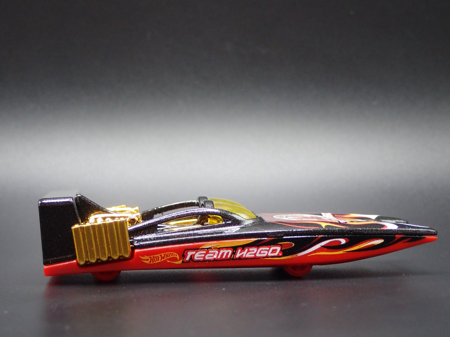 SPEED BOAT RACING BLACK 1:64 HW SCALE COLLECTIBLE DIORAMA DIECAST MODEL CAR