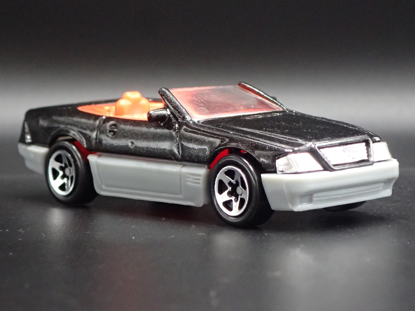 1988-2001 MERCEDES-BENZ 500 SL CONVERTIBLE 1:64 SCALE DIORAMA DIECAST MODEL CAR