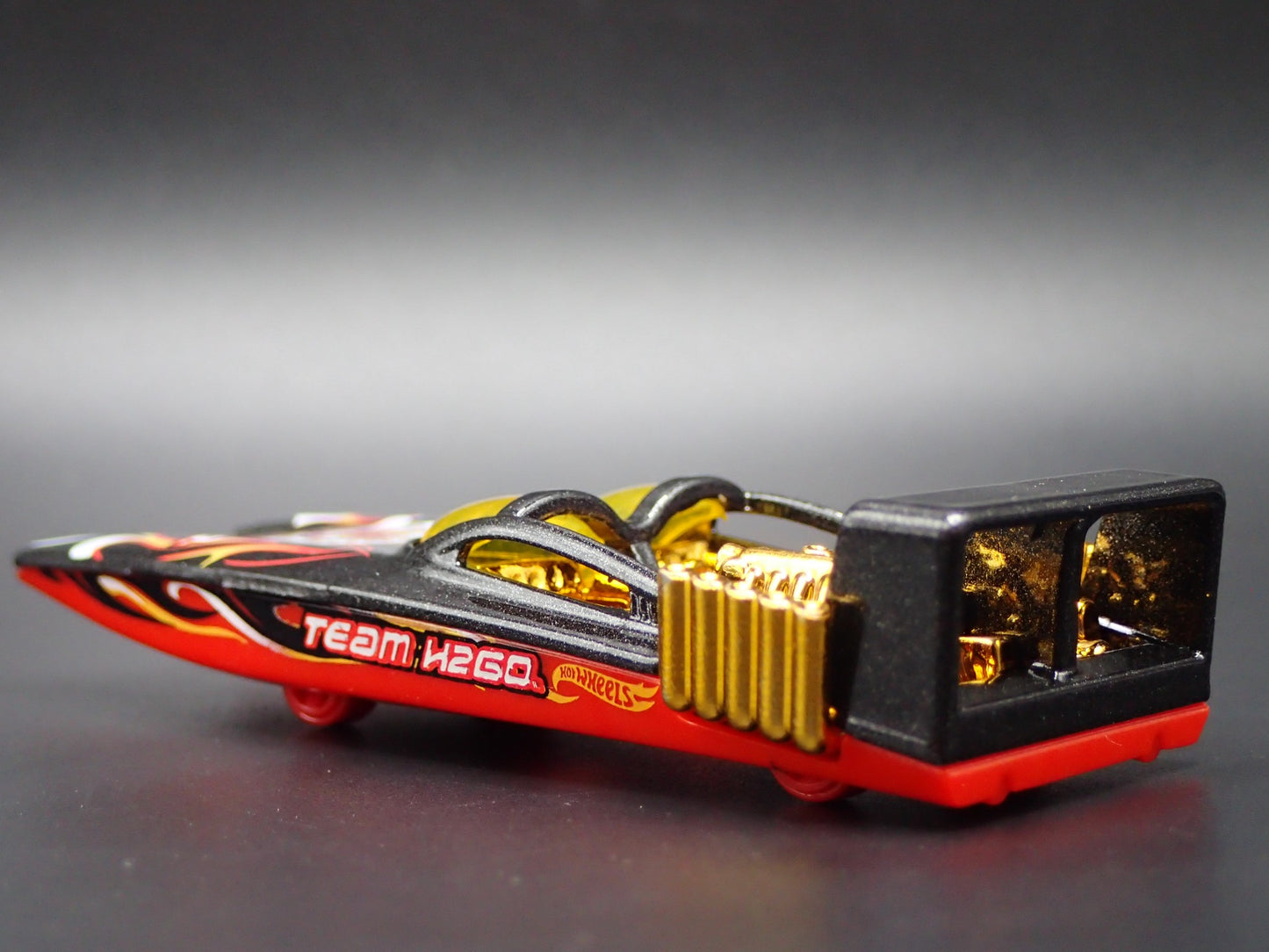 SPEED BOAT RACING BLACK 1:64 HW SCALE COLLECTIBLE DIORAMA DIECAST MODEL CAR