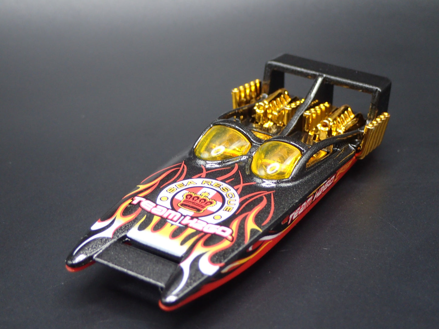 SPEED BOAT RACING BLACK 1:64 HW SCALE COLLECTIBLE DIORAMA DIECAST MODEL CAR