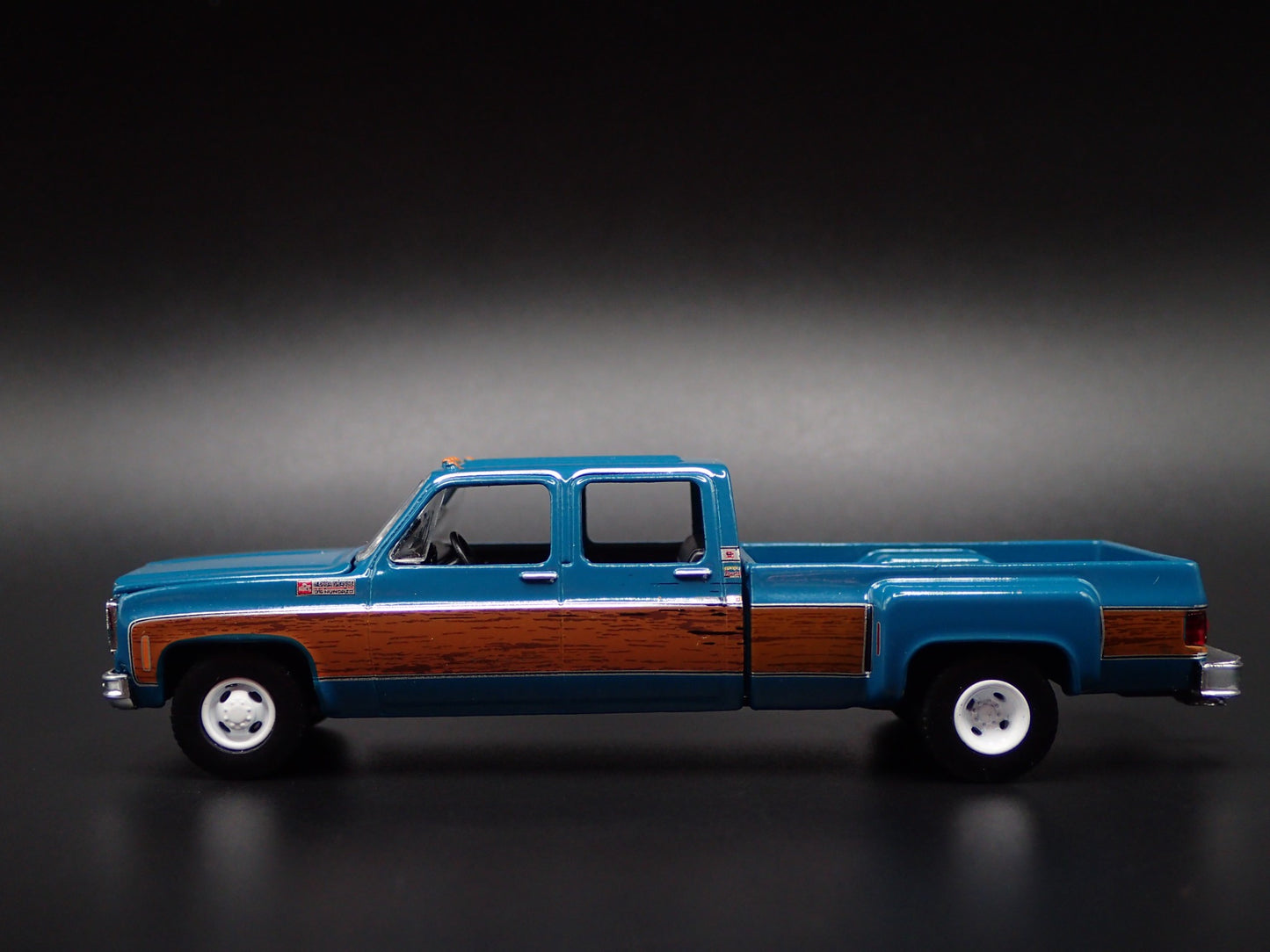 1973 GMC SIERRA 3500 DUALLY SQUAREBODY TRUCK  HITCH 1/64 SCALE DIECAST MODEL CAR