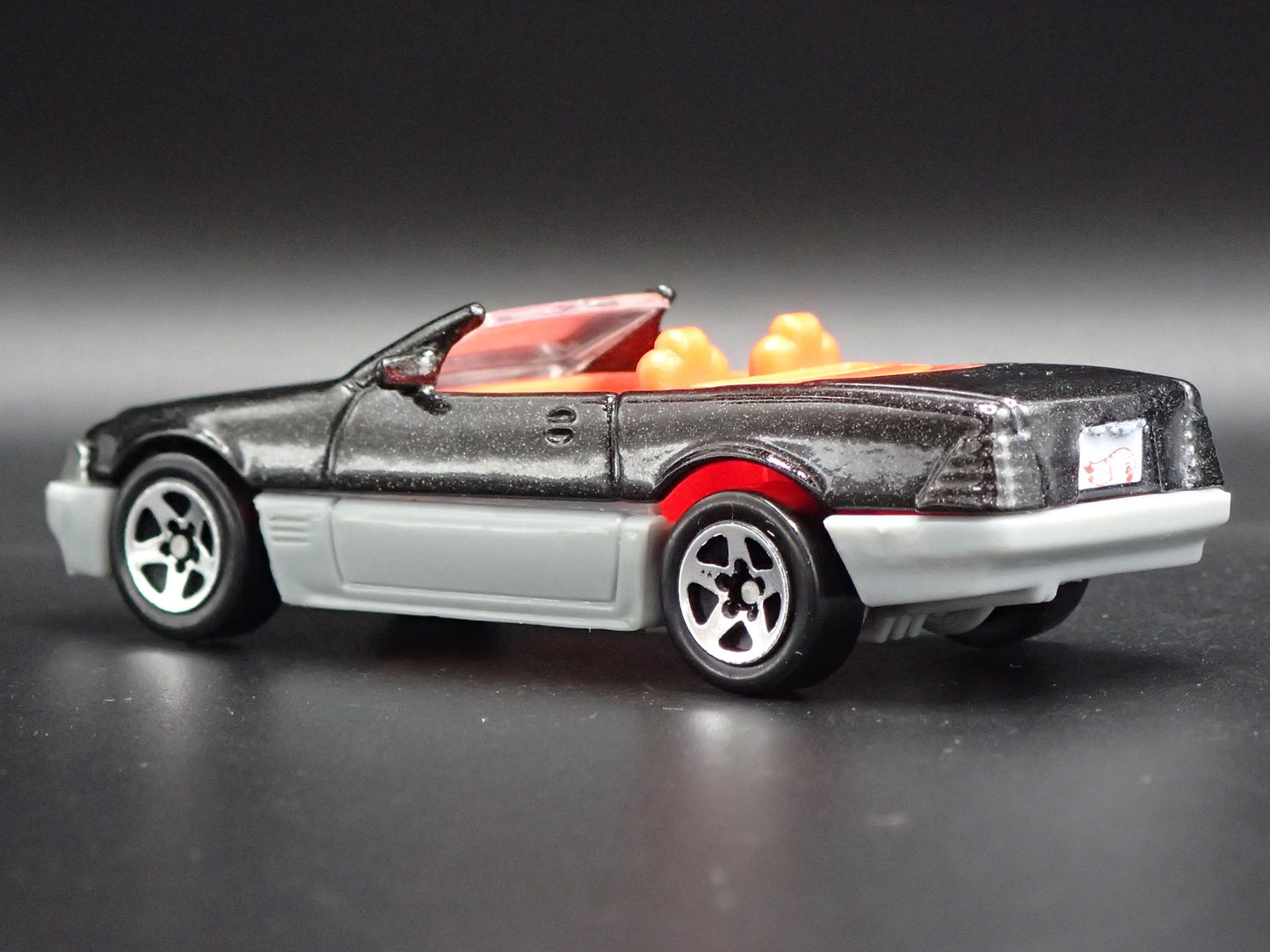 1988-2001 MERCEDES-BENZ 500 SL CONVERTIBLE 1:64 SCALE DIORAMA DIECAST MODEL CAR