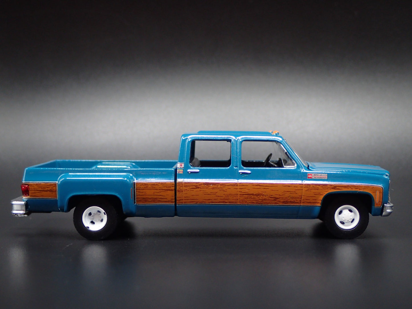 1973 GMC SIERRA 3500 DUALLY SQUAREBODY TRUCK  HITCH 1/64 SCALE DIECAST MODEL CAR