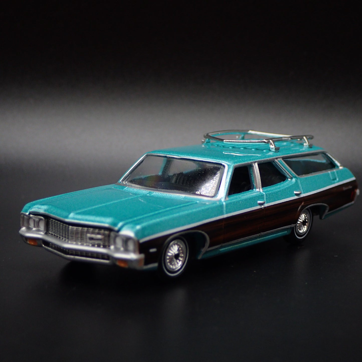 1970 CHEVY CHEVROLET KINGSWOOD ESTATE STATION WAGON 1/64 SCALE DIECAST MODEL CAR