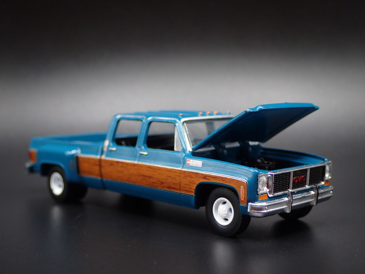 1973 GMC SIERRA 3500 DUALLY SQUAREBODY TRUCK  HITCH 1/64 SCALE DIECAST MODEL CAR