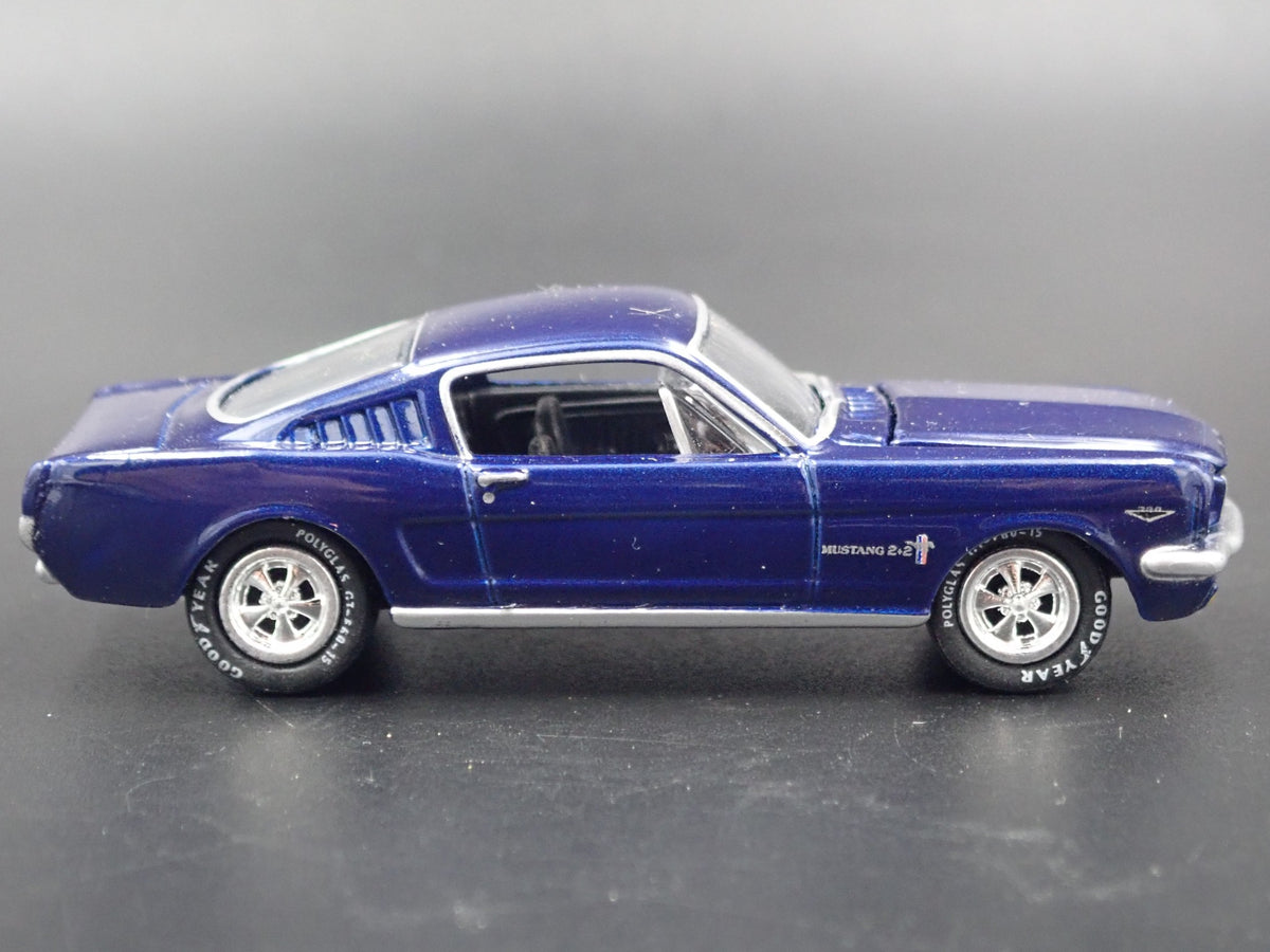 1965 FORD MUSTANG FASTBACK 2+2 RARE 1:64 COLLECTIBLE DIORAMA DIECAST MODEL CAR-Burning Rubber Toy Company