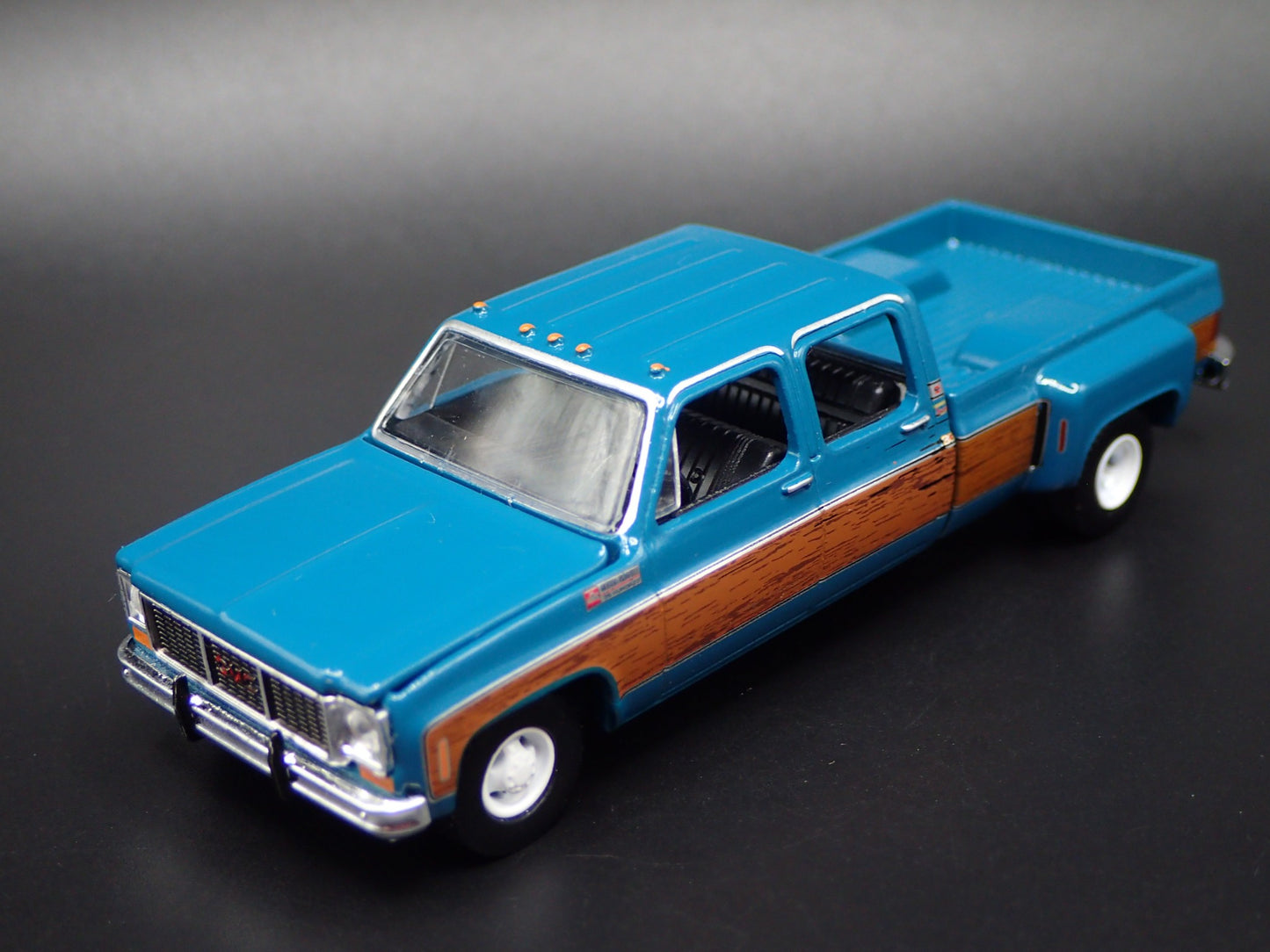 1973 GMC SIERRA 3500 DUALLY SQUAREBODY TRUCK  HITCH 1/64 SCALE DIECAST MODEL CAR