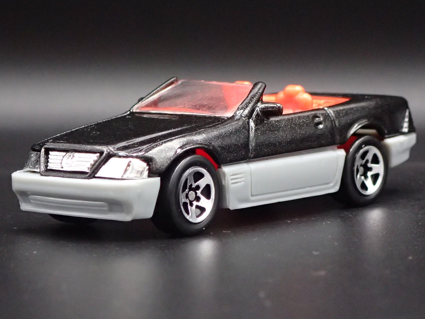 1988-2001 MERCEDES-BENZ 500 SL CONVERTIBLE 1:64 SCALE DIORAMA DIECAST MODEL CAR