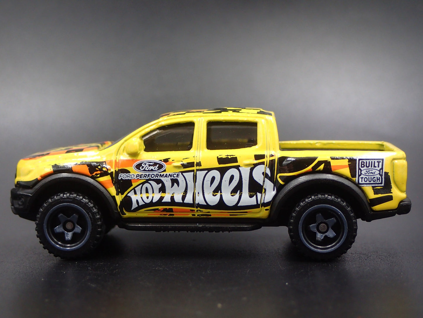 2017-2020 FORD RANGER RAPTOR PICKUP TRUCK 1/64 SCALE DIORAMA DIECAST MODEL CAR