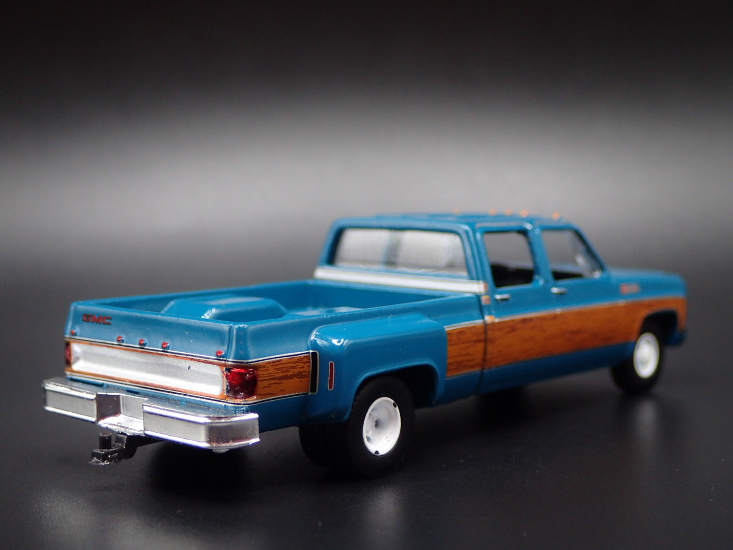 1973 GMC SIERRA 3500 DUALLY SQUAREBODY TRUCK  HITCH 1/64 SCALE DIECAST MODEL CAR