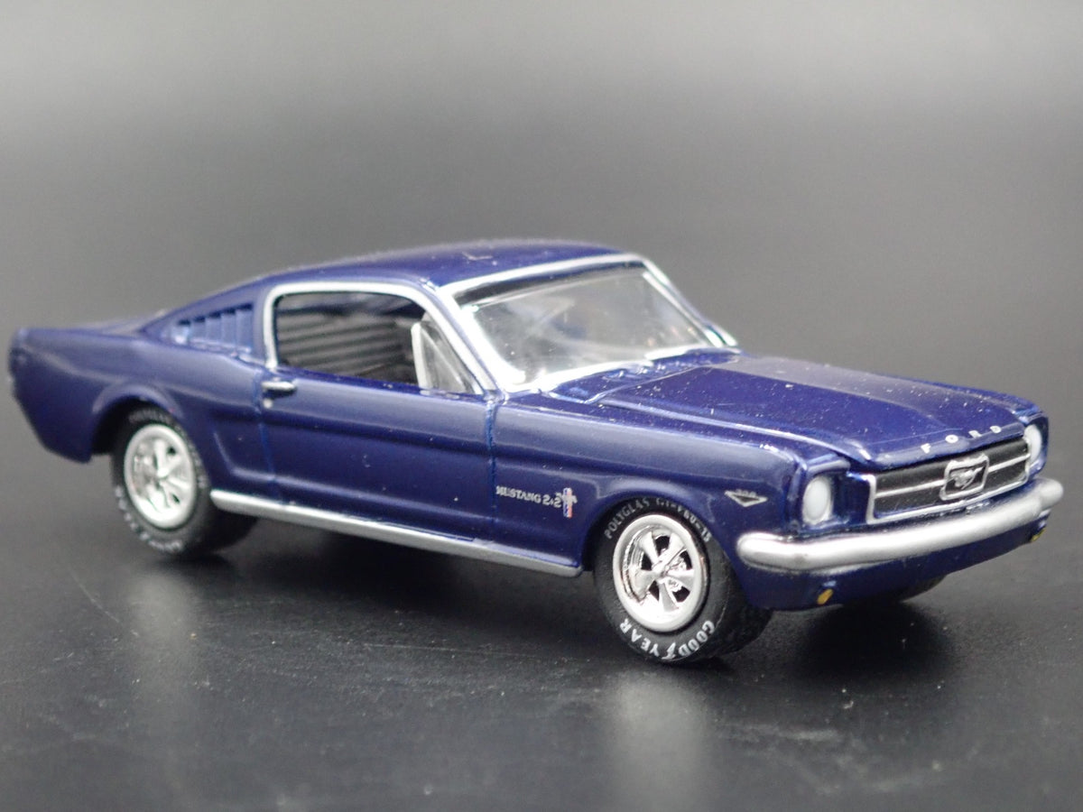 1965 FORD MUSTANG FASTBACK 2+2 RARE 1:64 COLLECTIBLE DIORAMA DIECAST MODEL CAR-Burning Rubber Toy Company